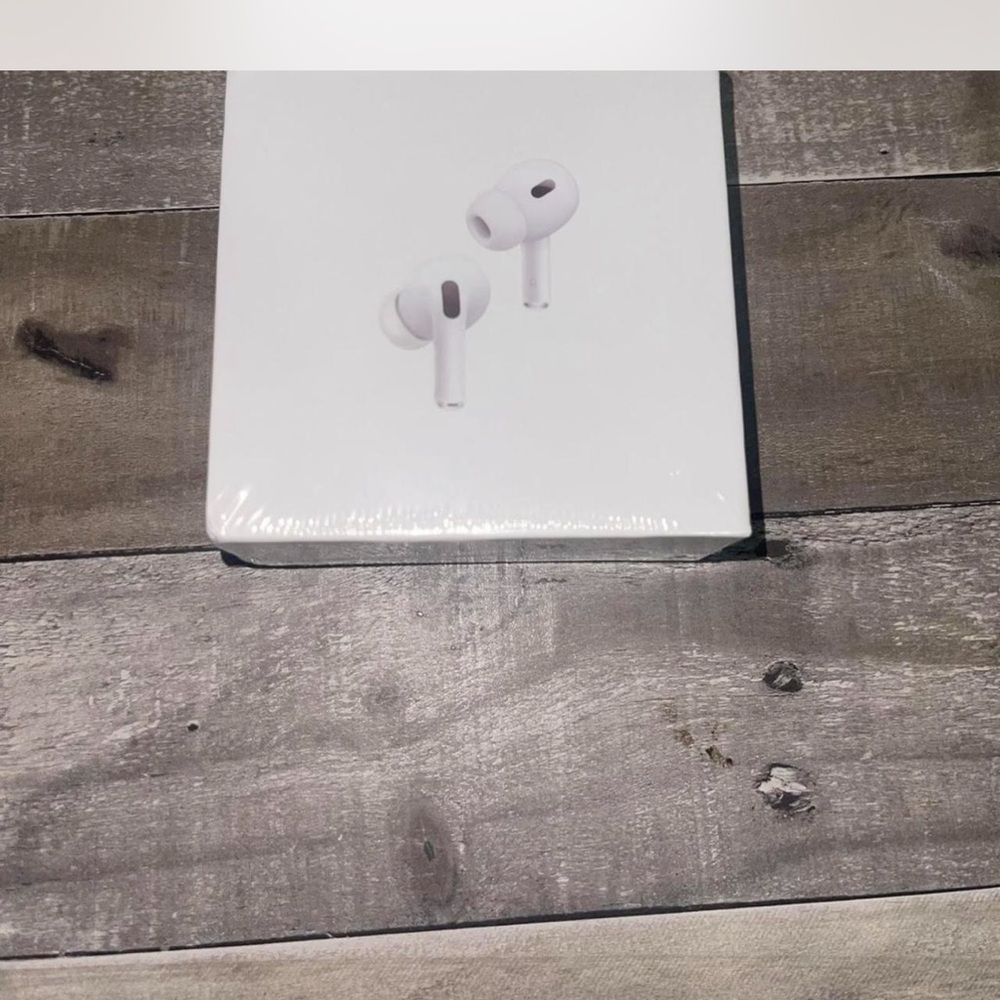 White Wireless Earbuds